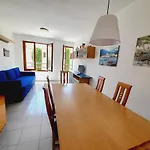 Good Location, 5 Min, Parking, Air Conditioning Apartment *