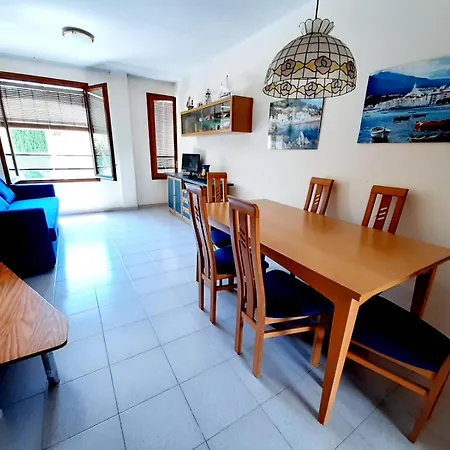 Good Location, 5 Min, Parking, Air Conditioning Apartment Tossa de Mar