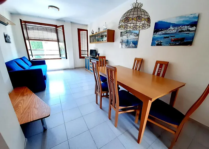 Good Location, 5 Min, Parking, Air Conditioning Apartment Tossa de Mar