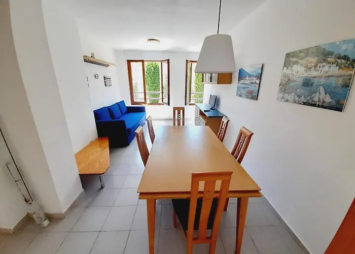 Good Location, 5 Min, Parking, Air Conditioning Apartment