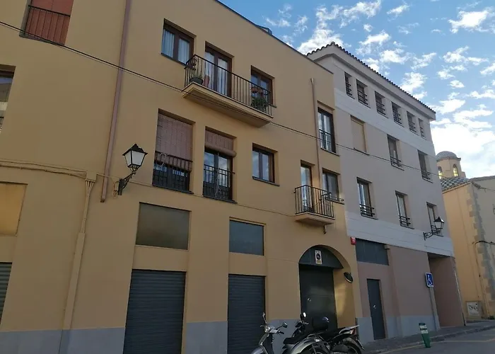 Good Location, 5 Min, Parking, Air Conditioning Apartment *